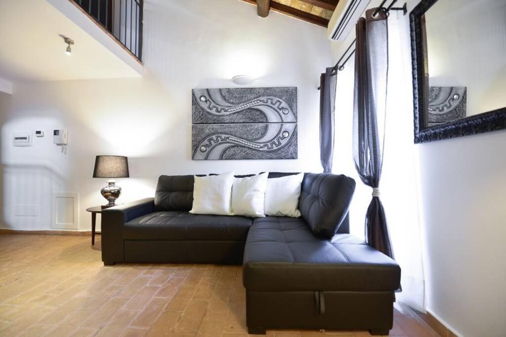 Ibernesi - Charming Apartment At The Roman Forums Dış mekan fotoğraf