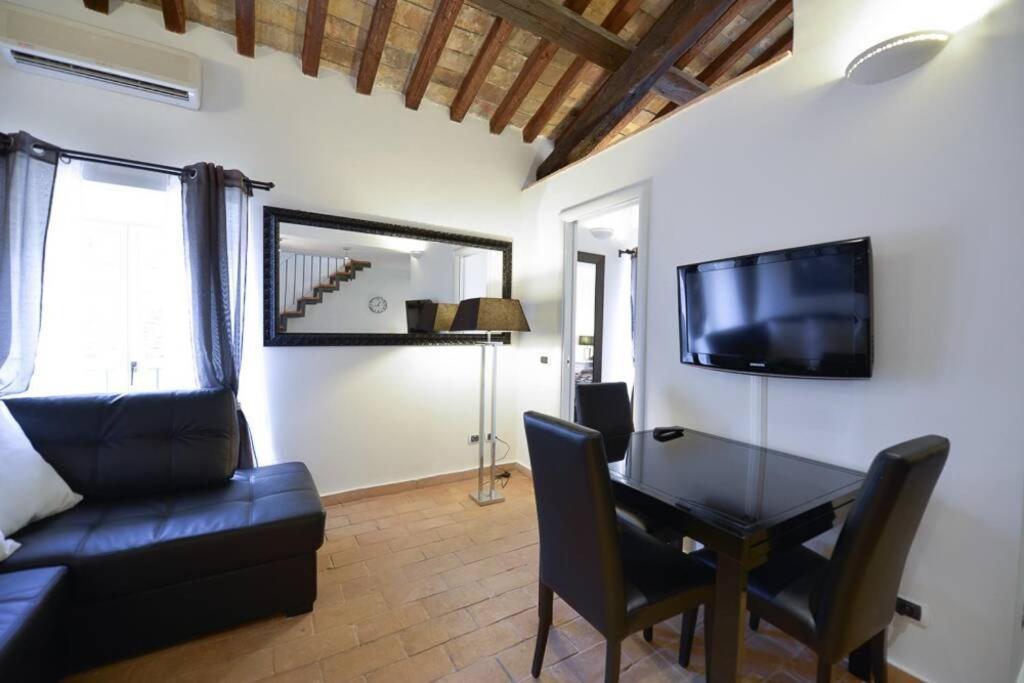 Ibernesi - Charming Apartment At The Roman Forums Dış mekan fotoğraf