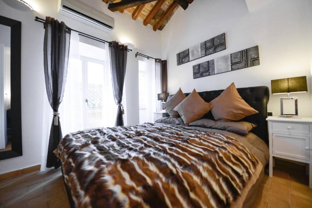 Ibernesi - Charming Apartment At The Roman Forums Dış mekan fotoğraf