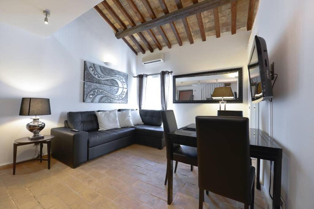 Ibernesi - Charming Apartment At The Roman Forums Dış mekan fotoğraf