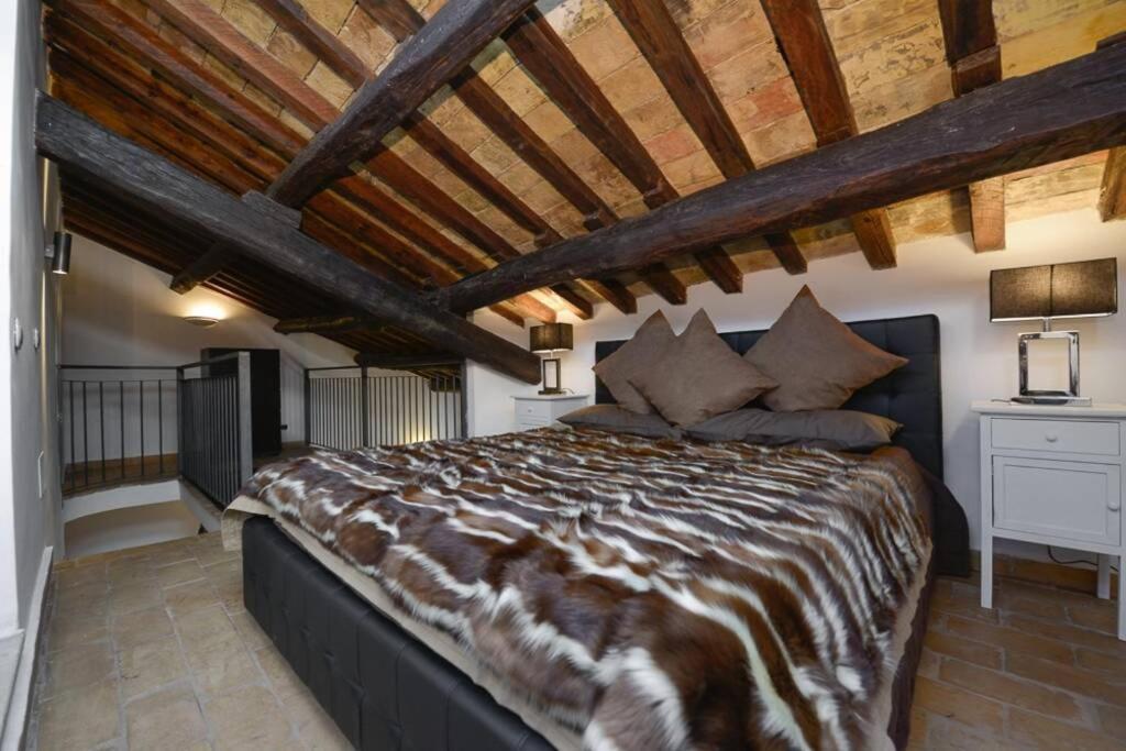 Ibernesi - Charming Apartment At The Roman Forums Dış mekan fotoğraf